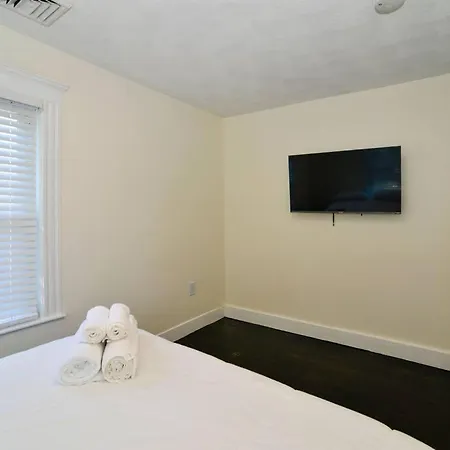 Modern Three Bedroom Condo - Boston Stoneham Exterior photo