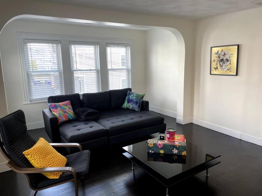 Modern Three Bedroom - Boston *