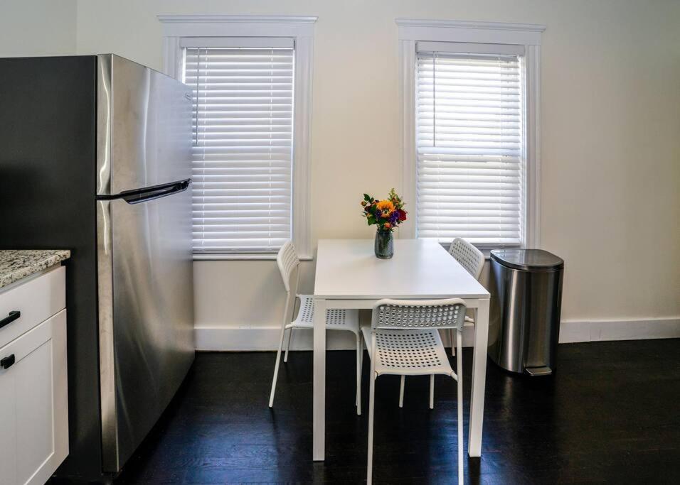 Modern Three Bedroom - Boston * Stoneham