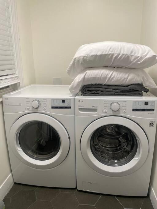 Apartment Modern Three Bedroom - Boston