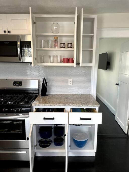 Modern Three Bedroom - Boston Apartment