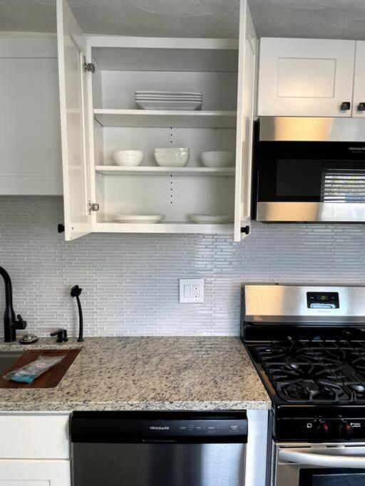 Apartment Modern Three Bedroom - Boston