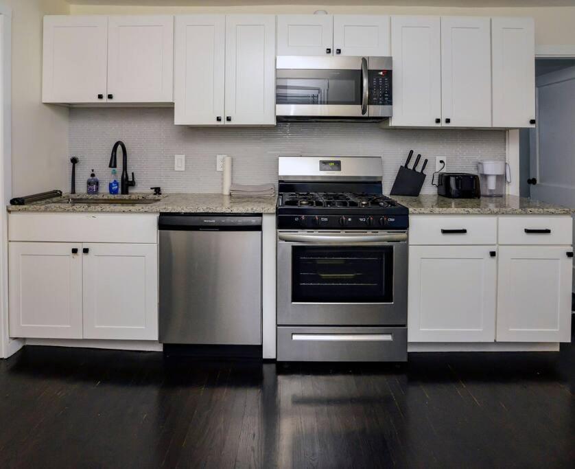 Modern Three Bedroom - Boston