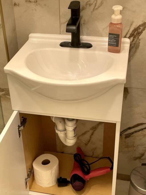 Modern Three Bedroom - Boston