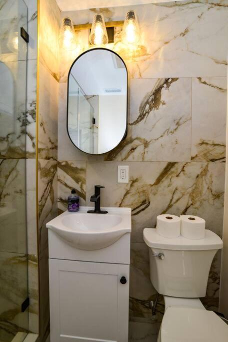 Modern Three Bedroom - Boston *